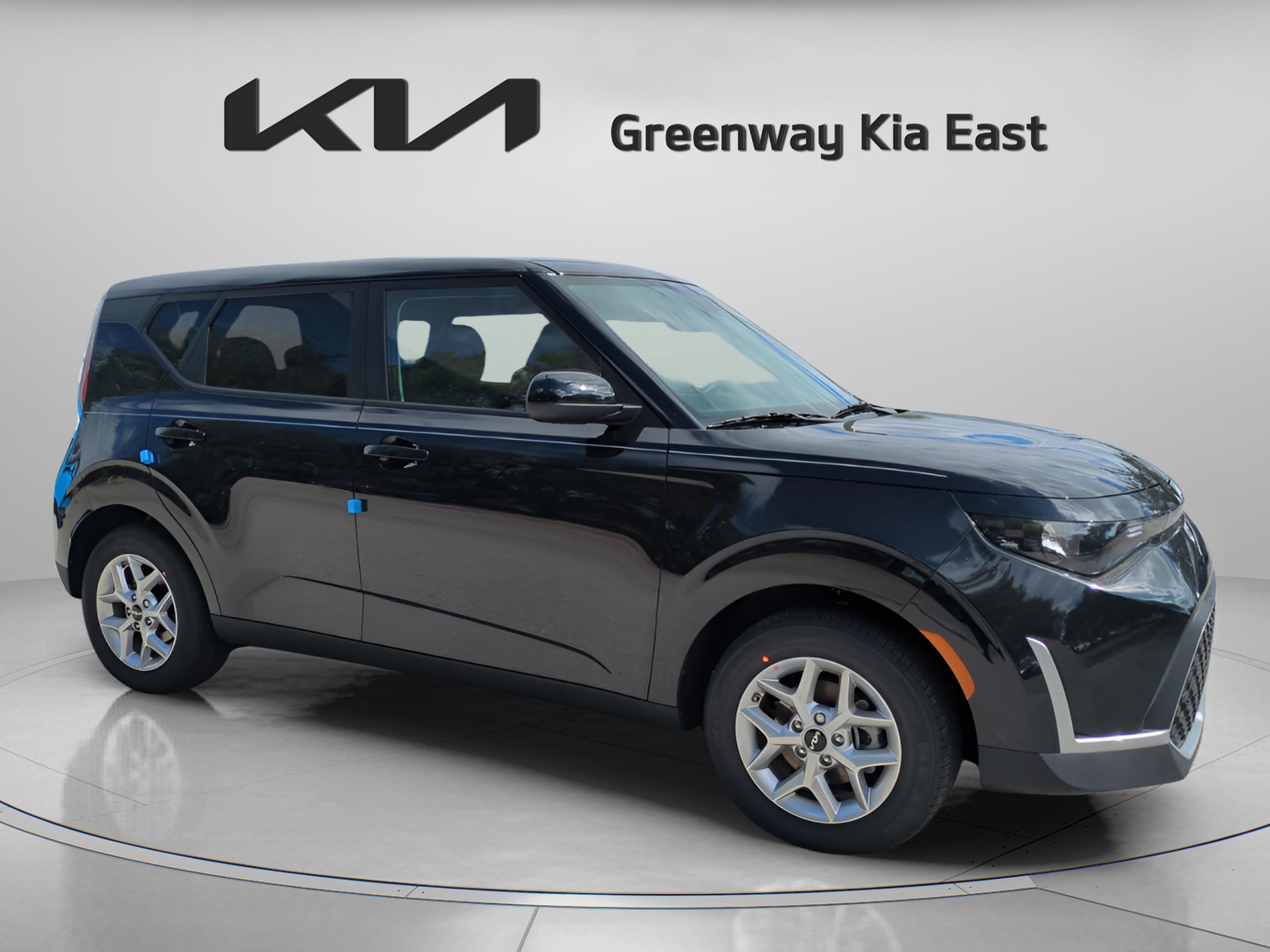2025 Kia Soul LX's photo