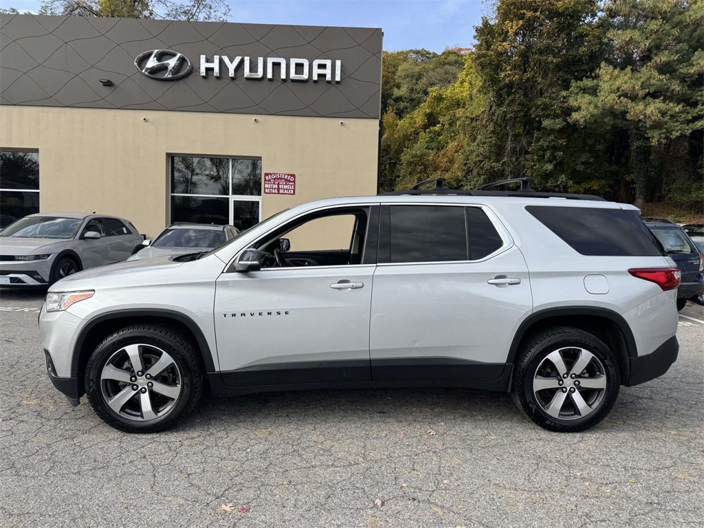 2021 Chevrolet Traverse Leather photo 3