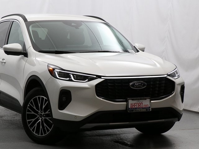 2025 Ford Escape Plug-In Hybrid photo 2
