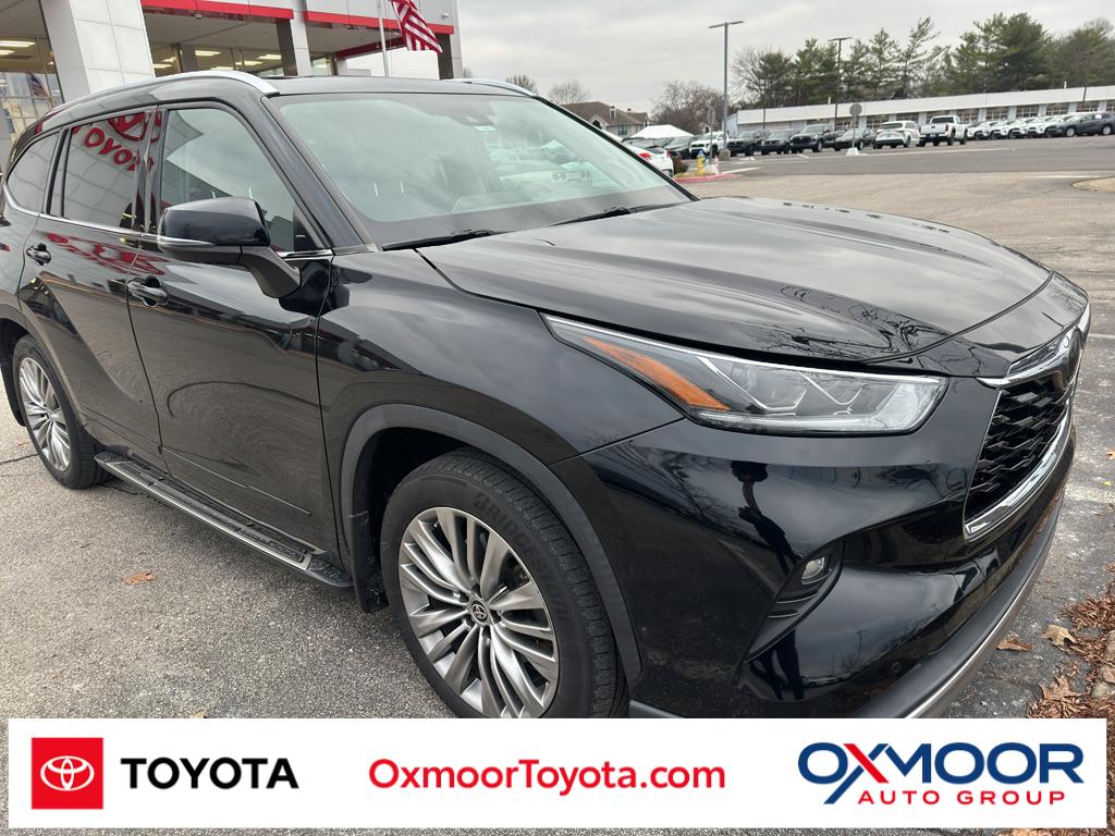 2021 Toyota Highlander Platinum's photo