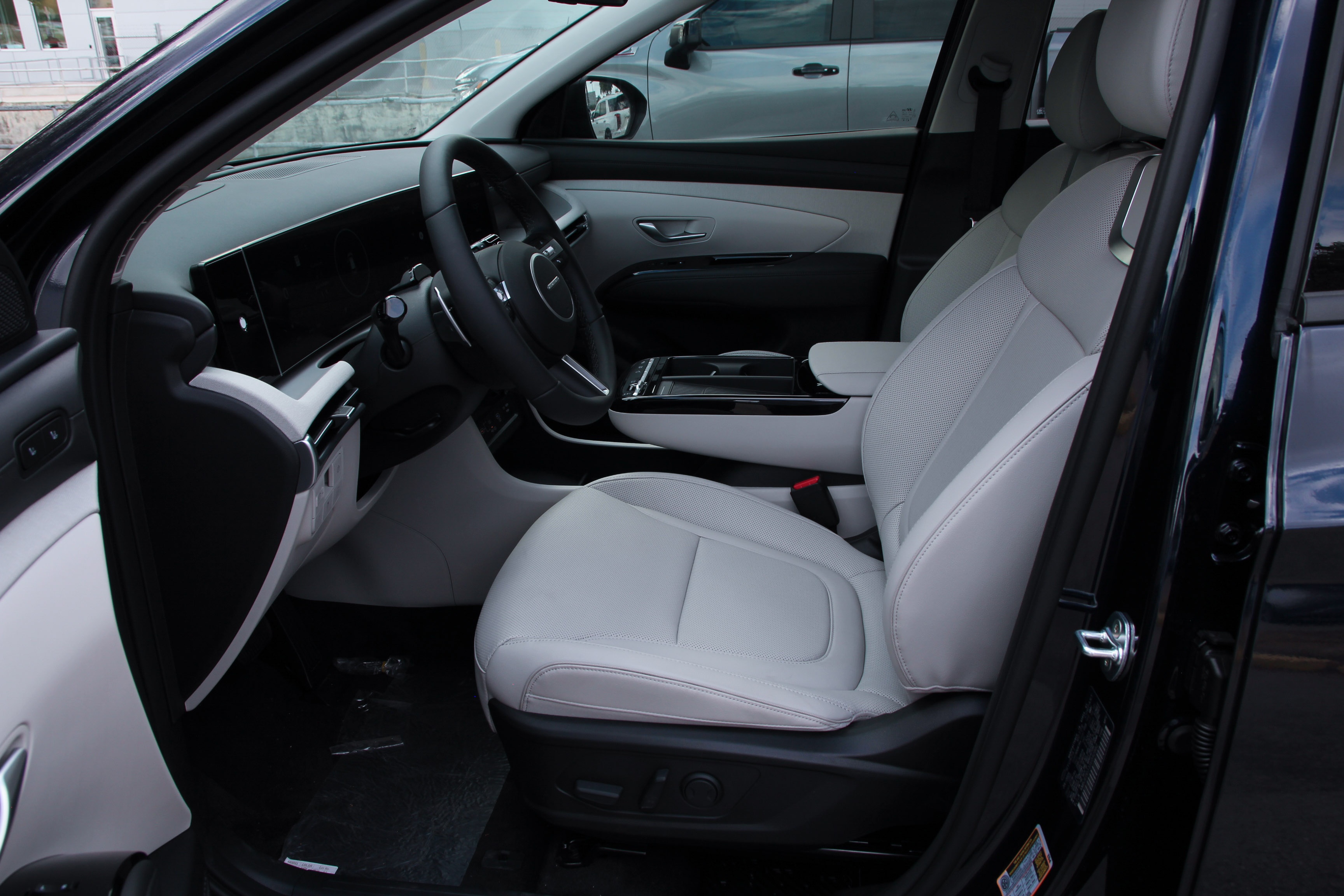 2025 Hyundai Tucson Hybrid Limited photo 8