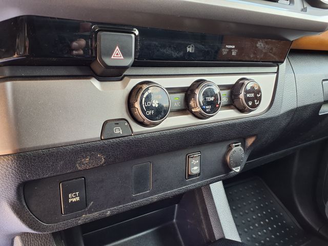 2016 Toyota Tacoma SR5 photo 28