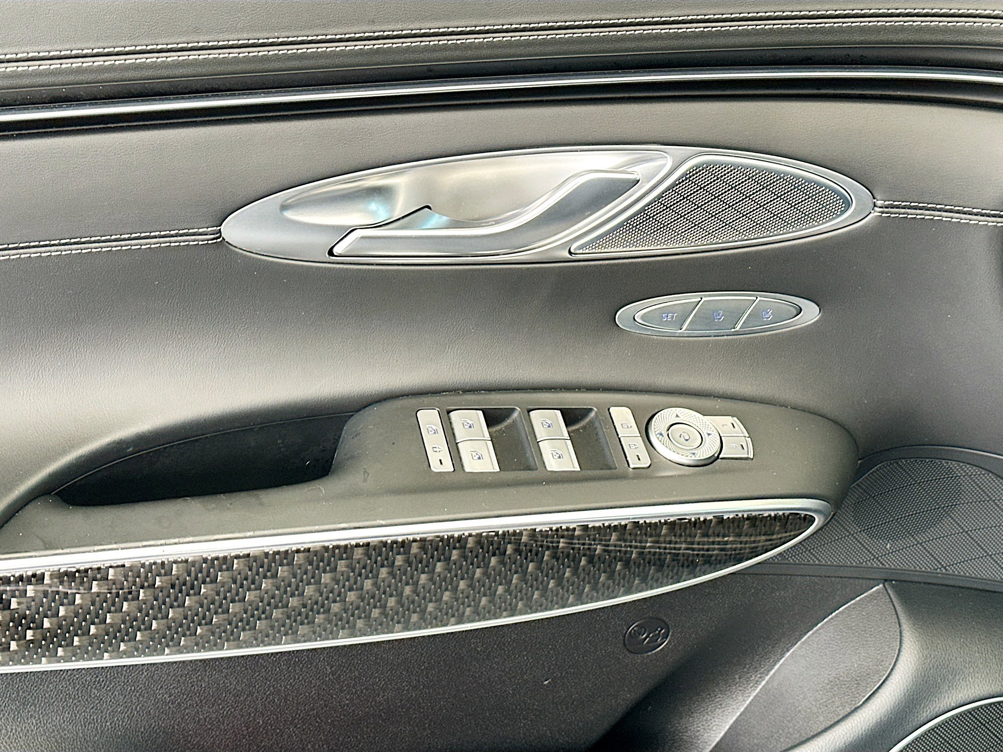 2022 Genesis GV70 3.5T Sport photo 18