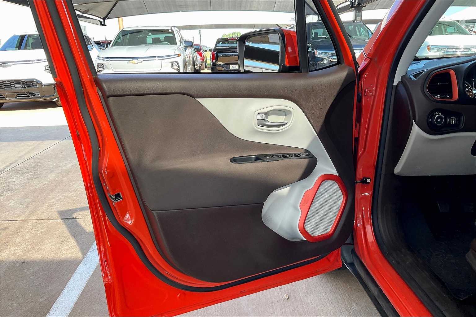 2015 Jeep Renegade Latitude photo 19