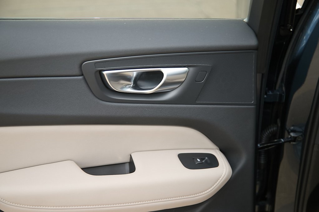 2026 VOLVO XC60 - Image 18