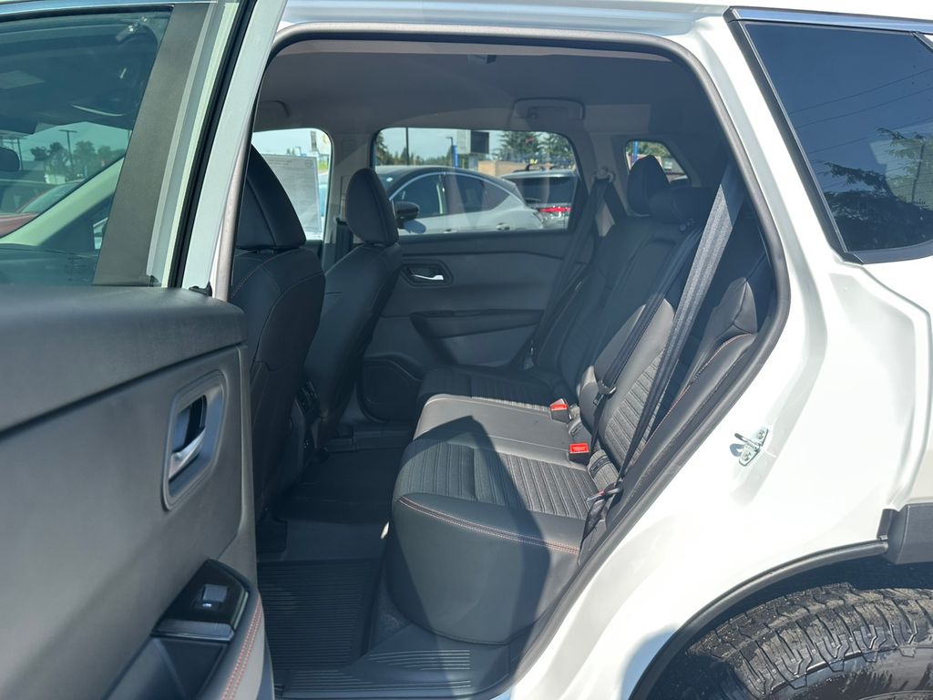 2026 Nissan Rogue SV photo 21