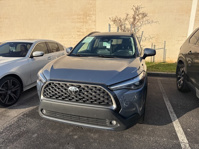 2024 Toyota Corolla Cross XLE's photo