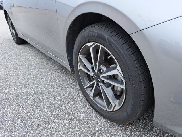 2023 Kia Forte LXS photo 4