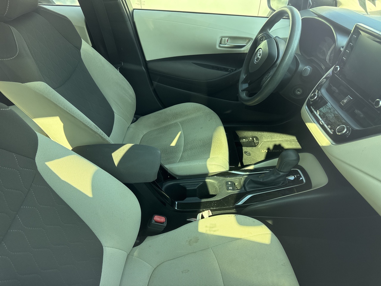 2021 Toyota Corolla LE photo 6