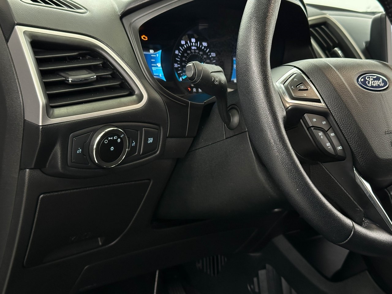 2023 Ford Edge SEL photo 23