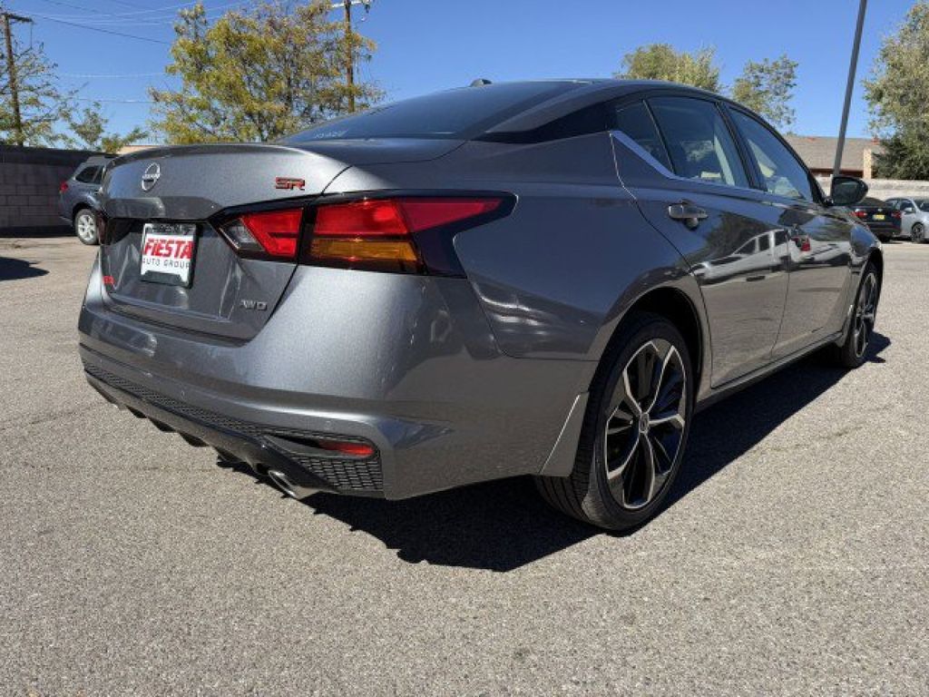2025 Nissan Altima 2.5 SR photo 4