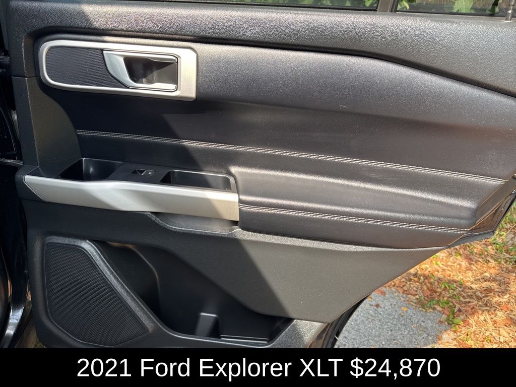 2021 Ford Explorer XLT photo 19