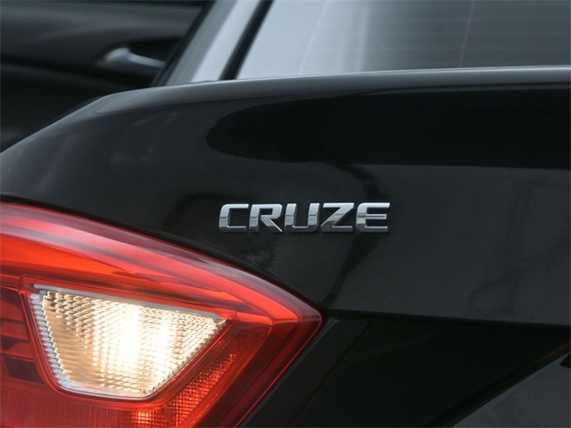 2017 Chevrolet Cruze LT photo 16