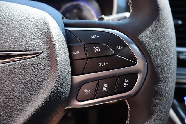 2025 Chrysler Pacifica photo 14