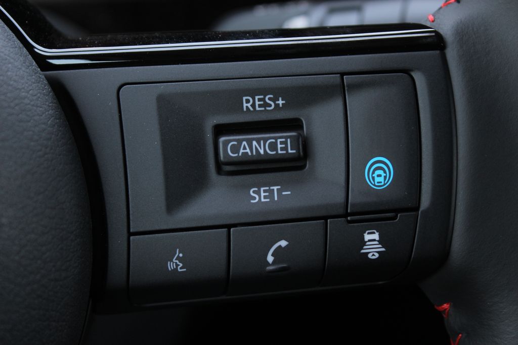2025 Nissan Kicks SR photo 25