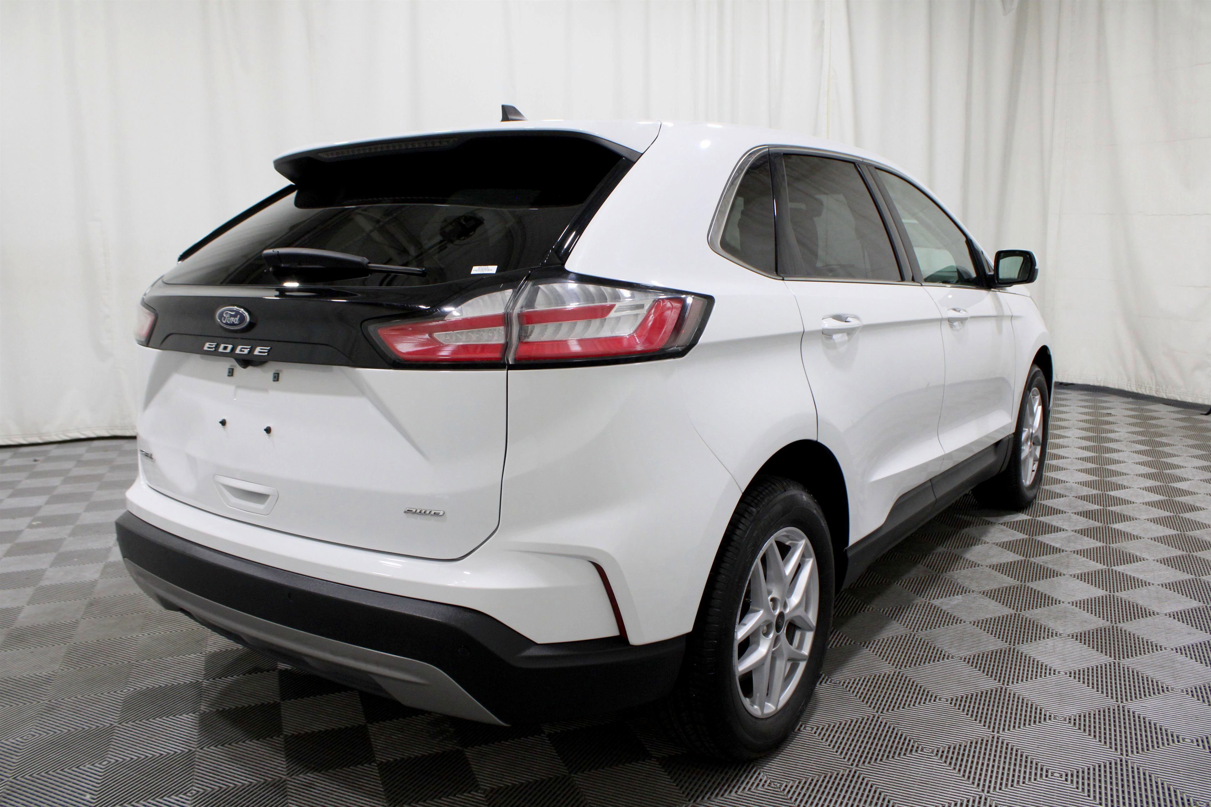 2023 Ford Edge SEL photo 16