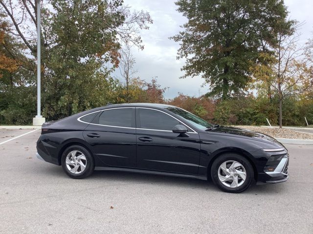 2025 Hyundai Sonata SE photo 4