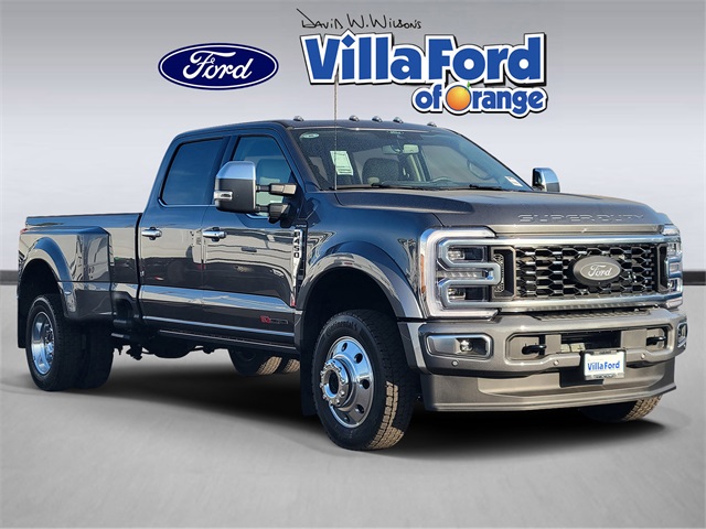 2026 Ford F-450 Super Duty Platinum's photo