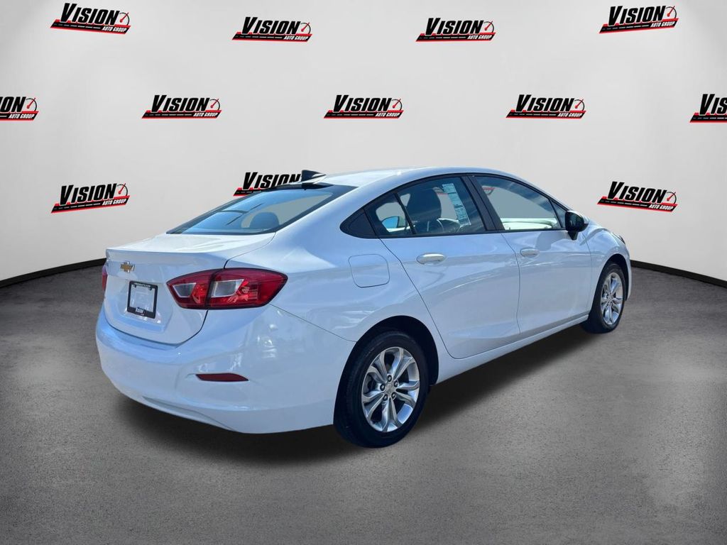 2019 Chevrolet Cruze LS photo 4
