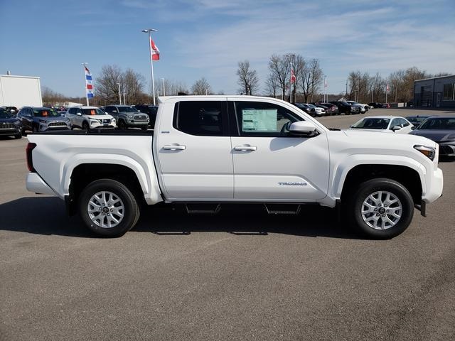 2025 Toyota Tacoma SR5 4x4 Double Cab photo 4