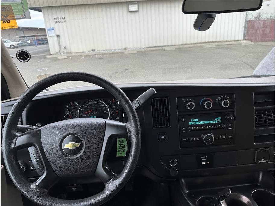 2015 Chevrolet Express Cutaway Van photo 25