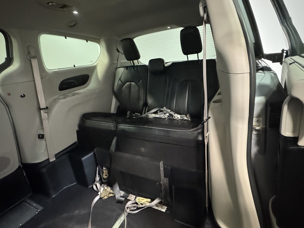 2018 Chrysler Pacifica Limited photo 9