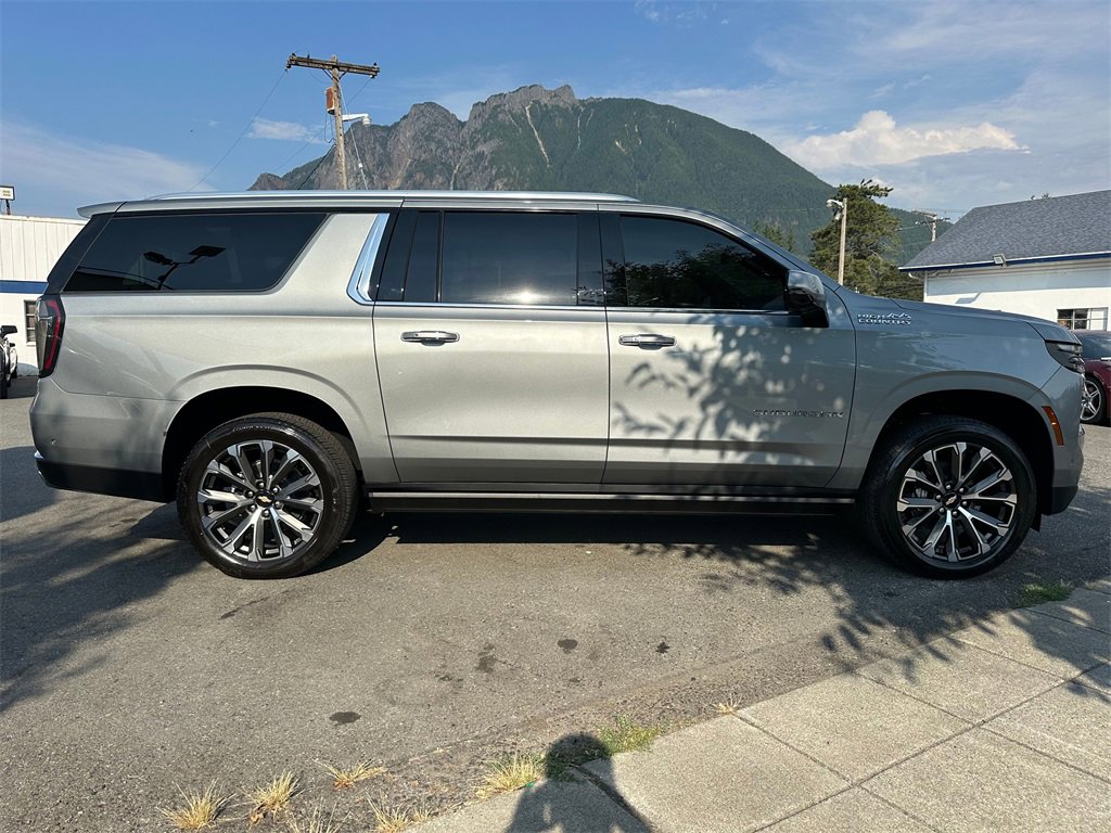 2025 Chevrolet Suburban High Country photo 4