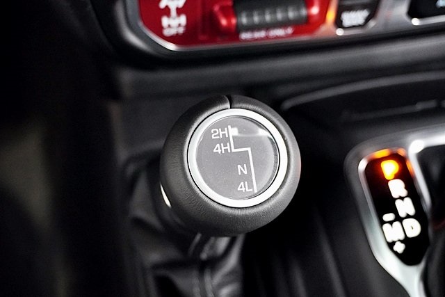 New 2025 Black Clear-Coat Exterior Paint Jeep Rubicon image 39