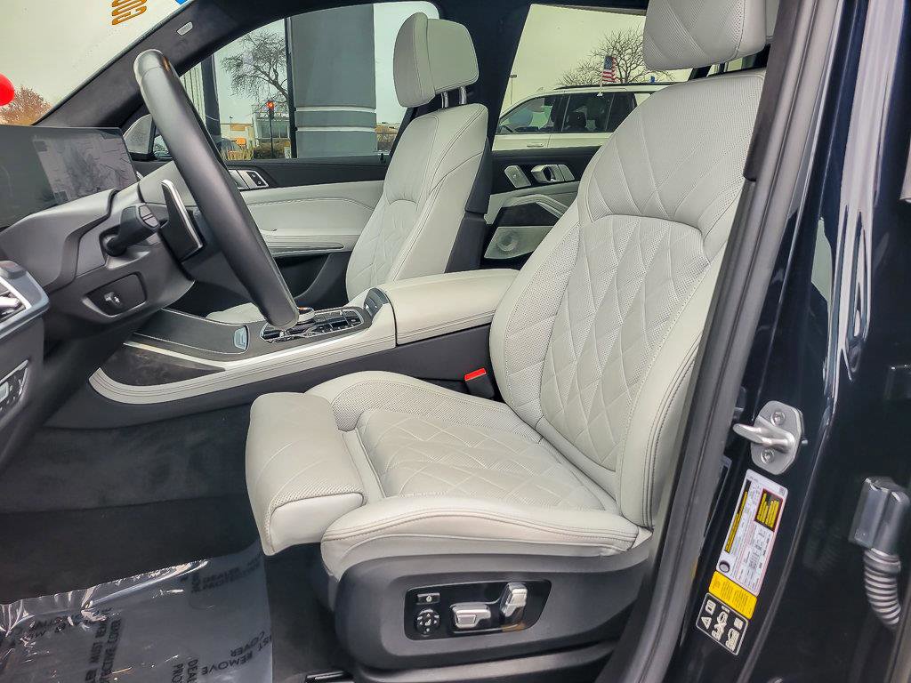 2023 BMW X7 - Image 12