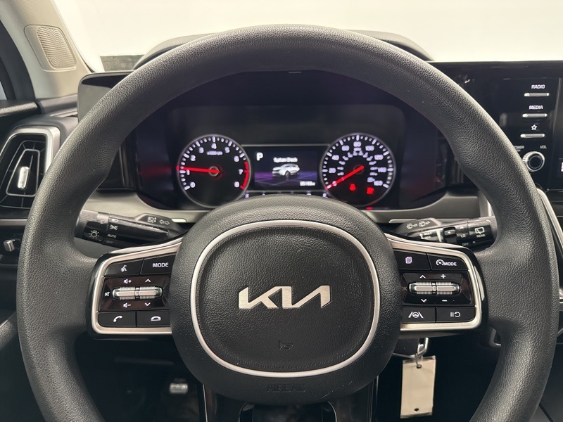 2022 Kia Sorento LX photo 23