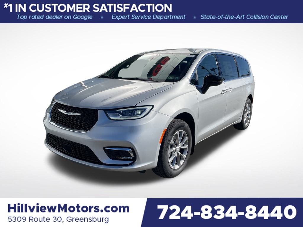 2026 Chrysler Pacifica Select's photo