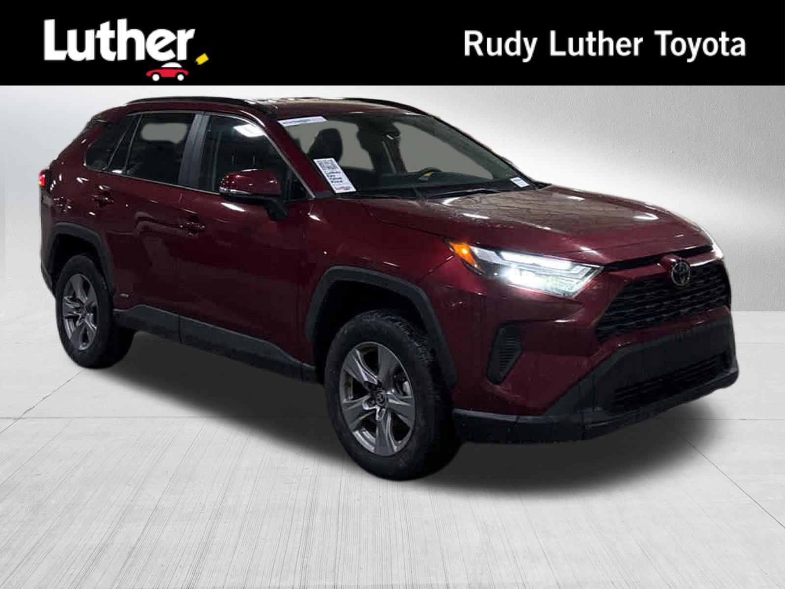 2025 Toyota RAV4 XLE's photo