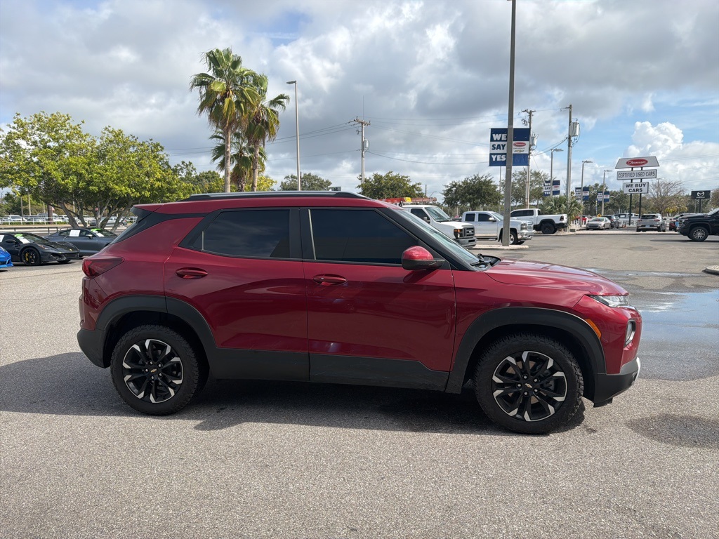 2021 Chevrolet Trailblazer LT photo 2