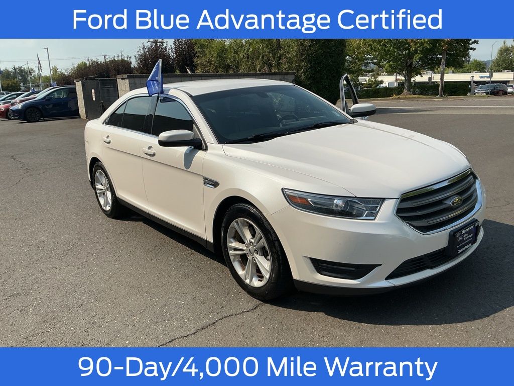 2016 Ford Taurus SEL photo 2