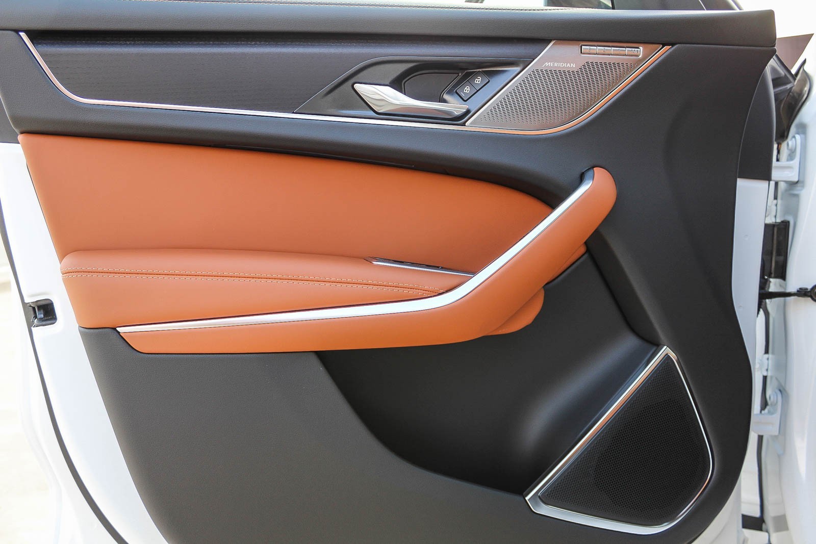 2024 Jaguar F-PACE P250 R-Dynamic S photo 17