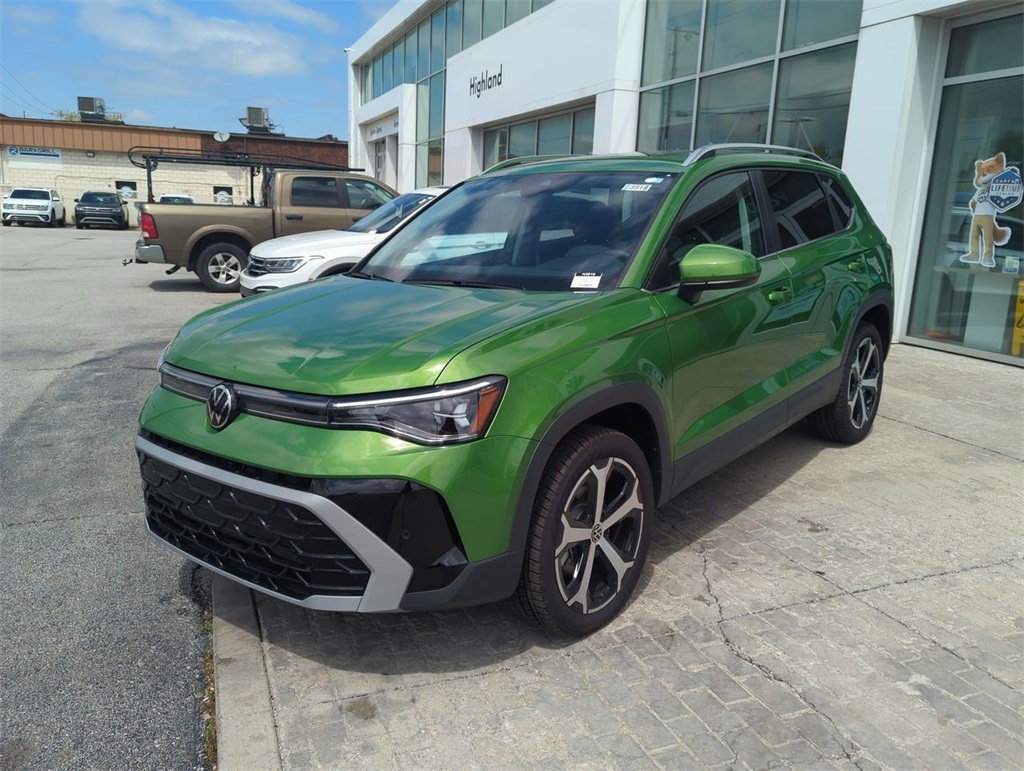 2025 Volkswagen Taos SEL photo 4