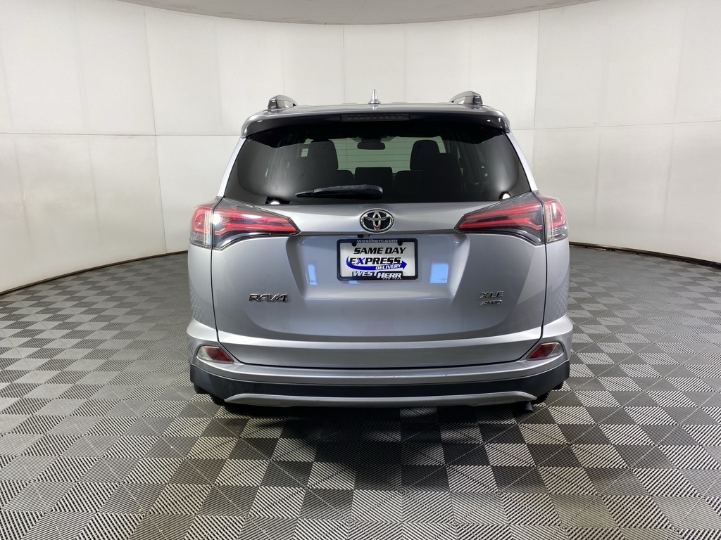 2018 Toyota RAV4 XLE photo 9
