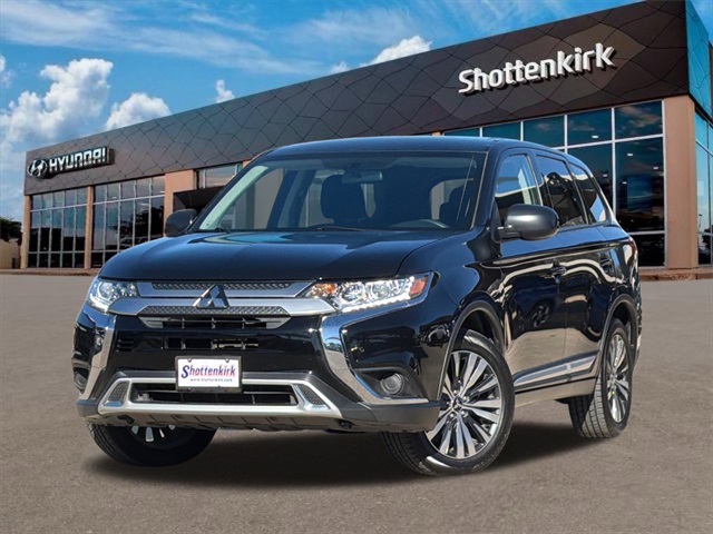 2020 Mitsubishi Outlander ES's photo