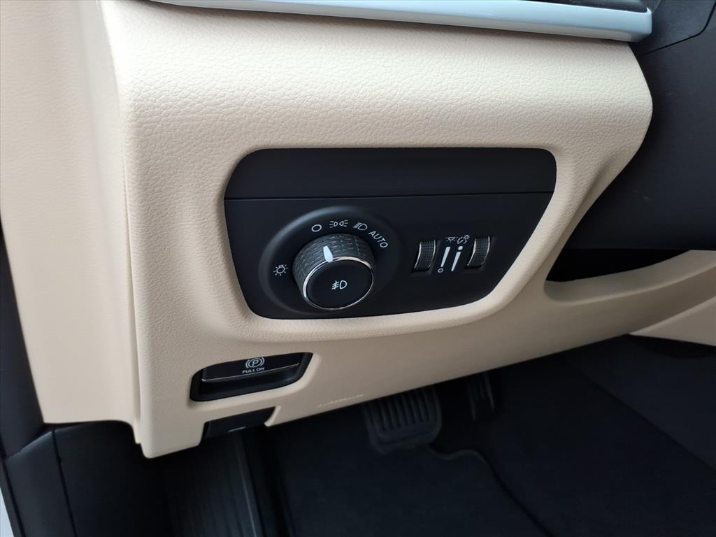 2025 Jeep Grand Cherokee Limited photo 4