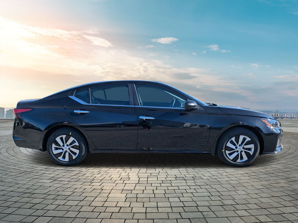 2025 Nissan Altima S photo 2