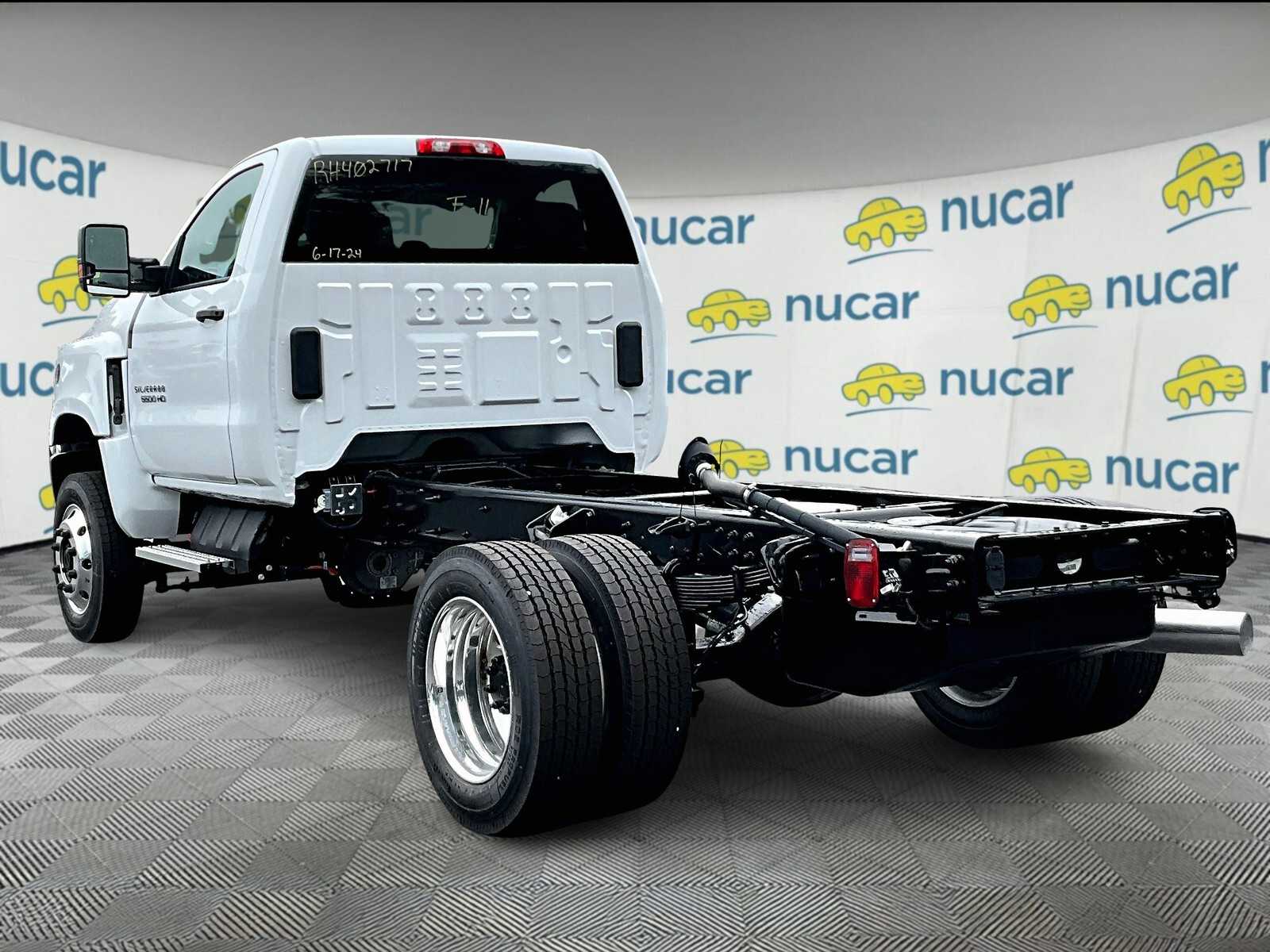 2024 Chevrolet Silverado 5500HD Work Truck photo 4