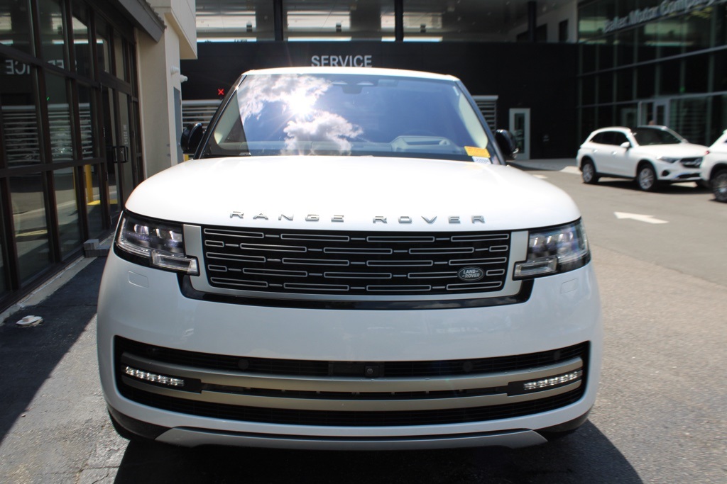 2023 Land Rover Range Rover SE photo 2
