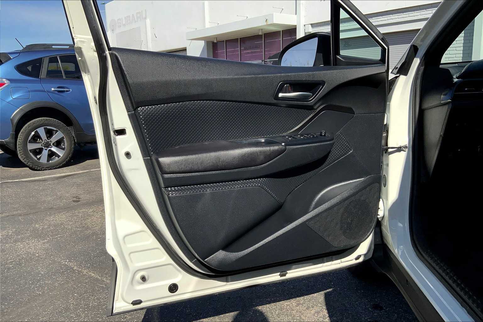 2018 Toyota C-HR XLE photo 19