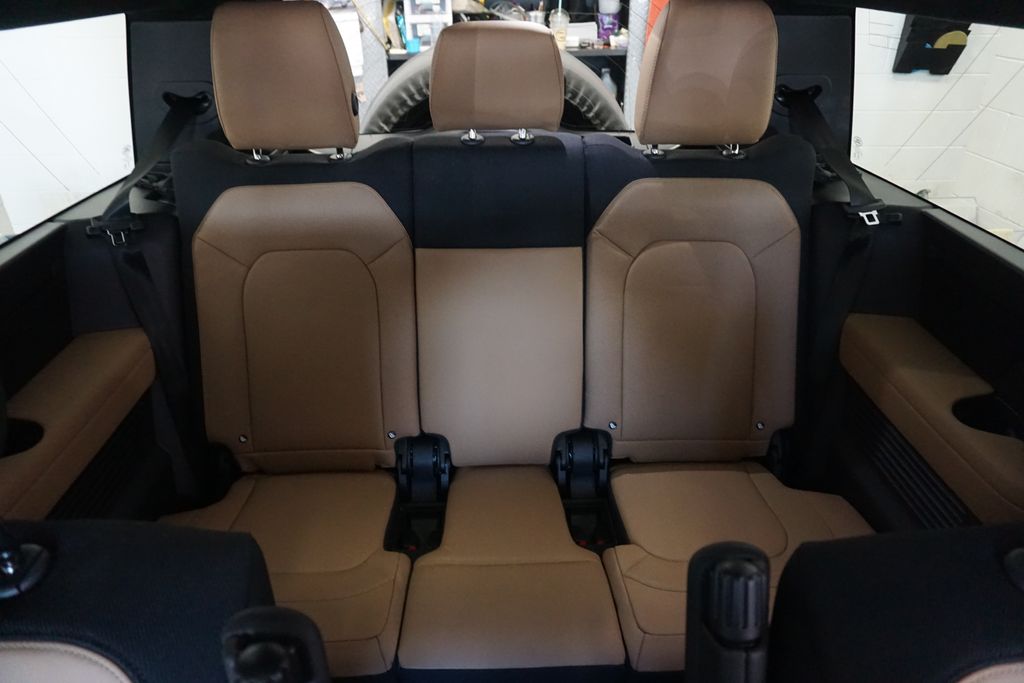 2025 Land Rover Defender 130 V8 photo 28