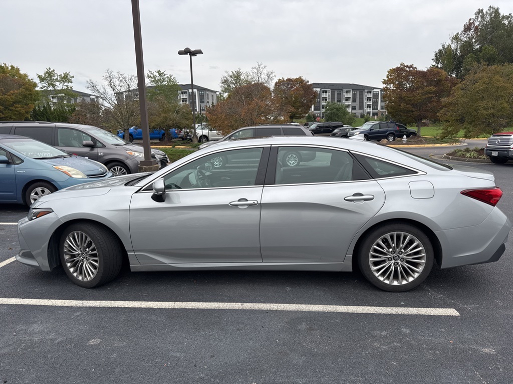 2020 Toyota Avalon Limited photo 2