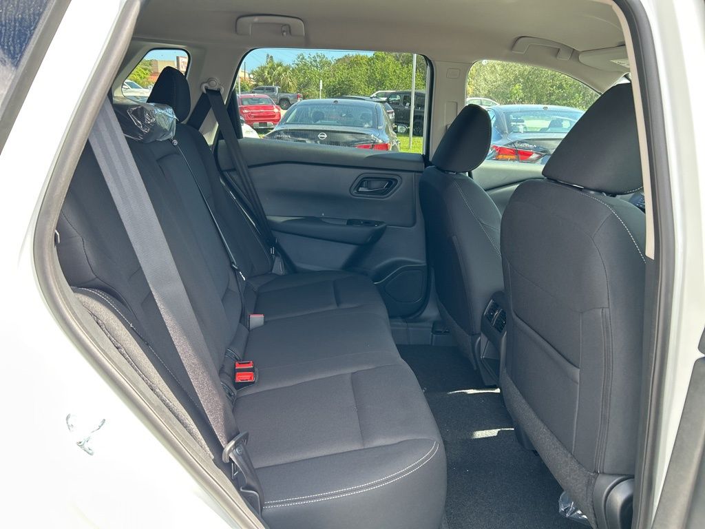 2025 Nissan Rogue S photo 38