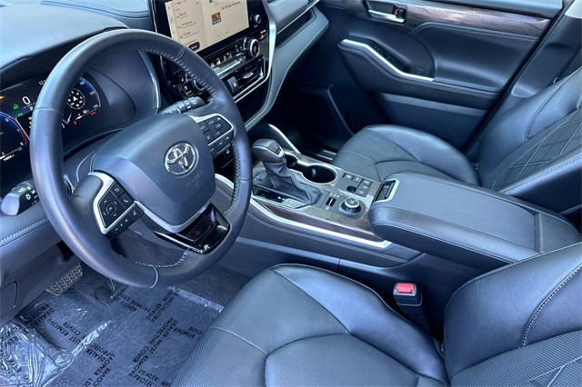 2024 Toyota Highlander Platinum photo 10