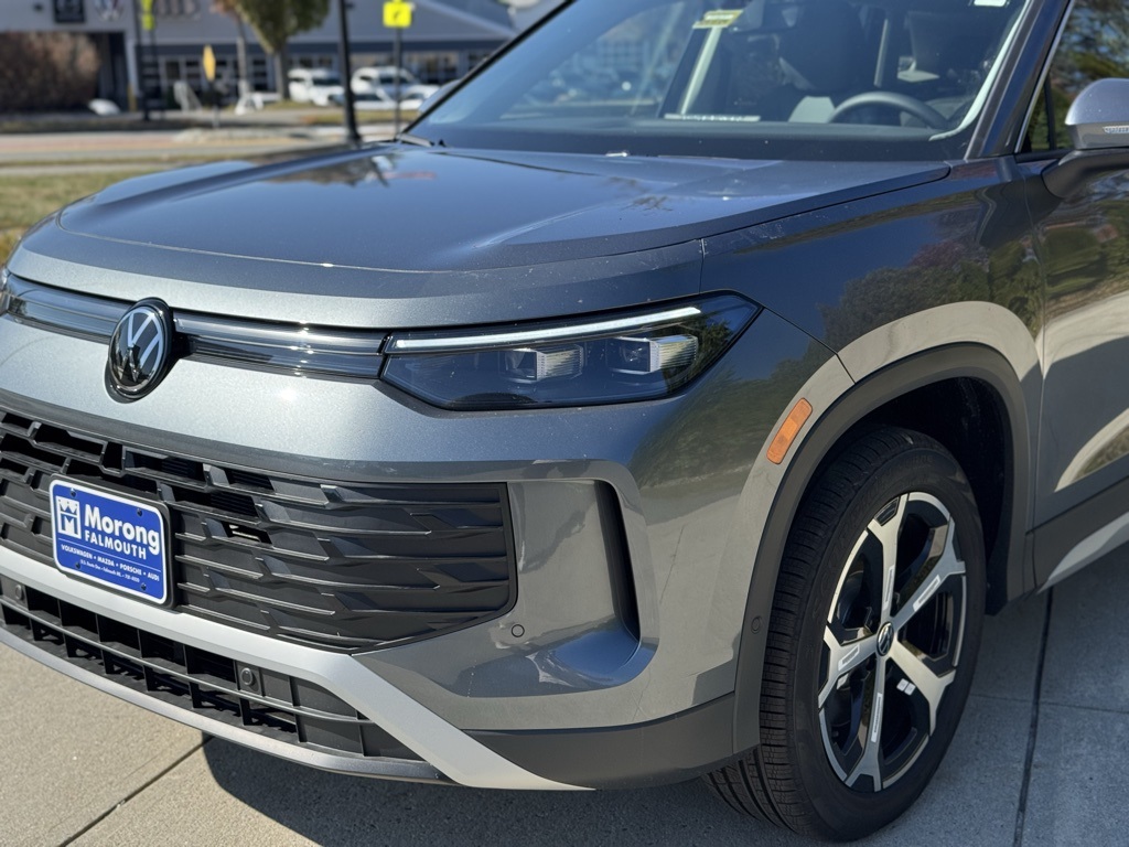 2025 Volkswagen Tiguan SE photo 3
