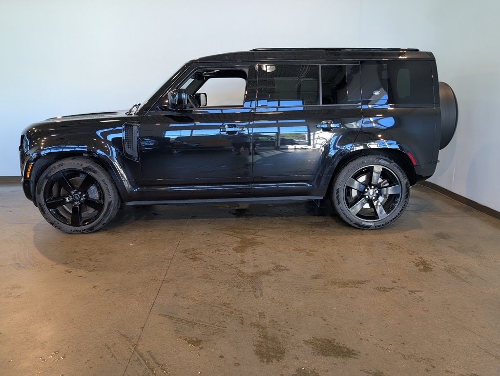 2024 Land Rover Defender 110 X-Dynamic SE photo 3