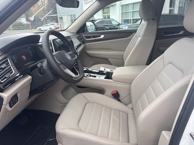 2026 Volkswagen Atlas SEL photo 4